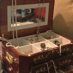 Beautiful Inlaid woods with beautiful lining